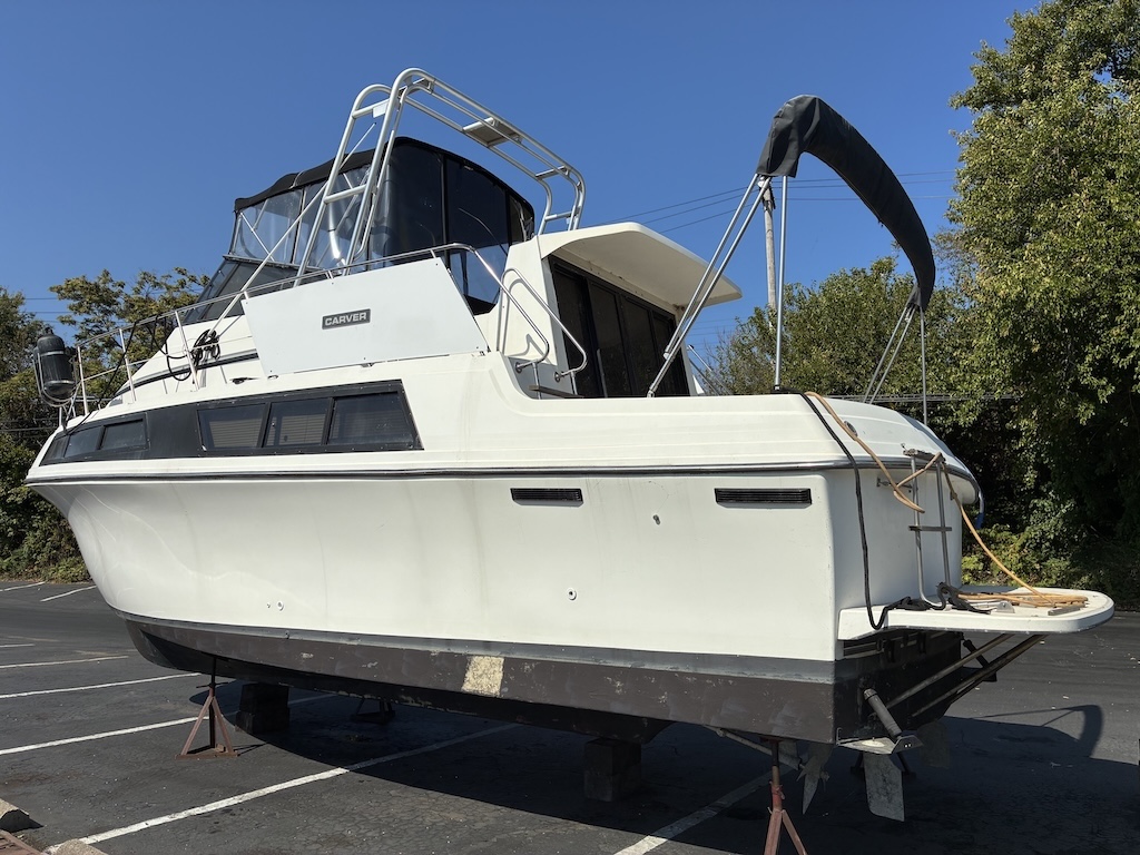 Boat image 1 - 1987 Carver 32 Mariner