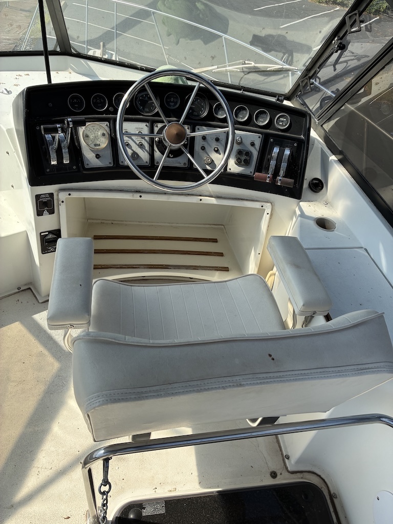 Boat image 2 - 1987 Carver 32 Mariner