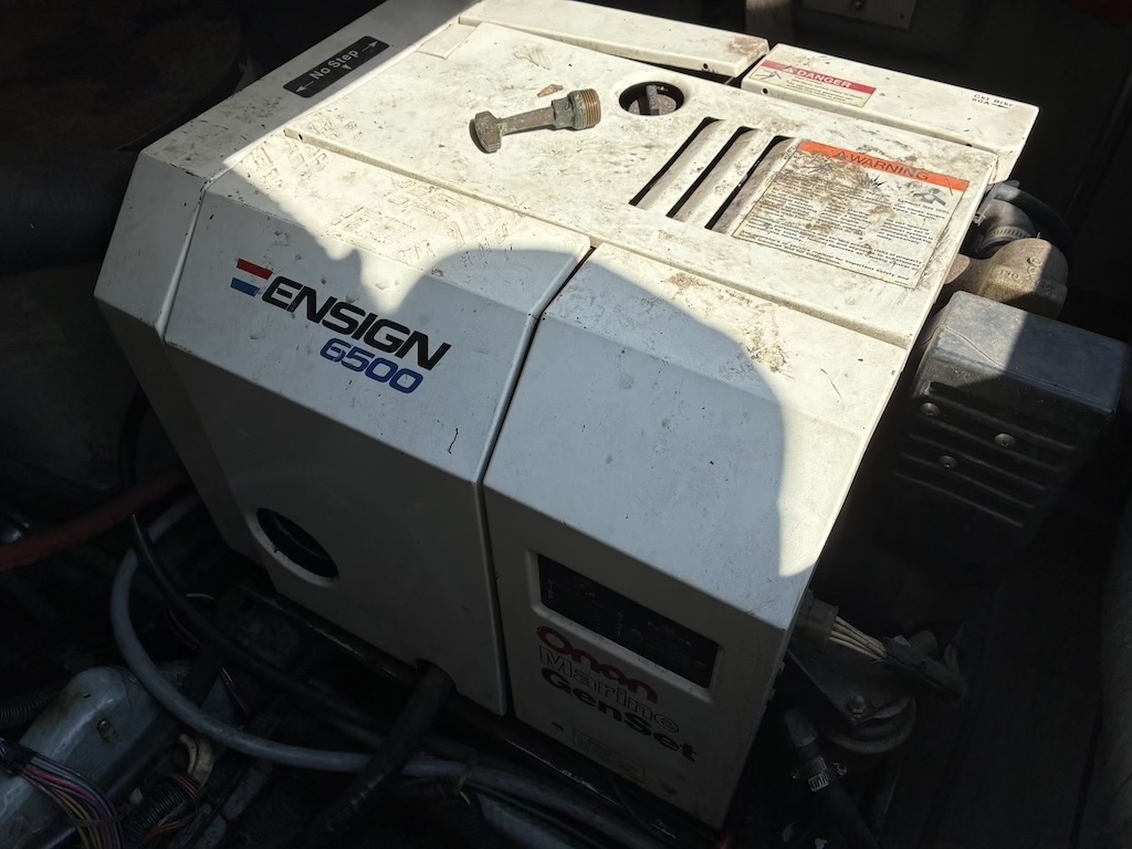 Boat image 6 - 1987 Carver 32 Mariner