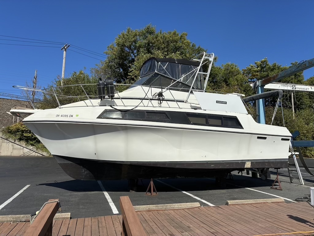 Boat image 8 - 1987 Carver 32 Mariner