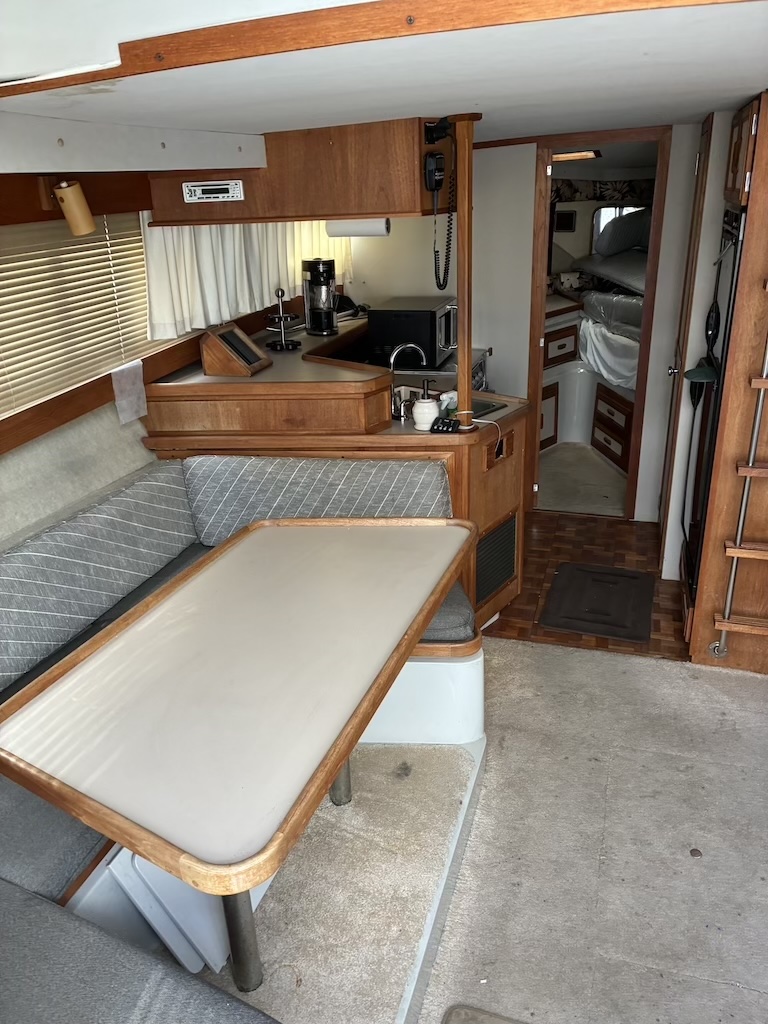 Boat image 9 - 1987 Carver 32 Mariner