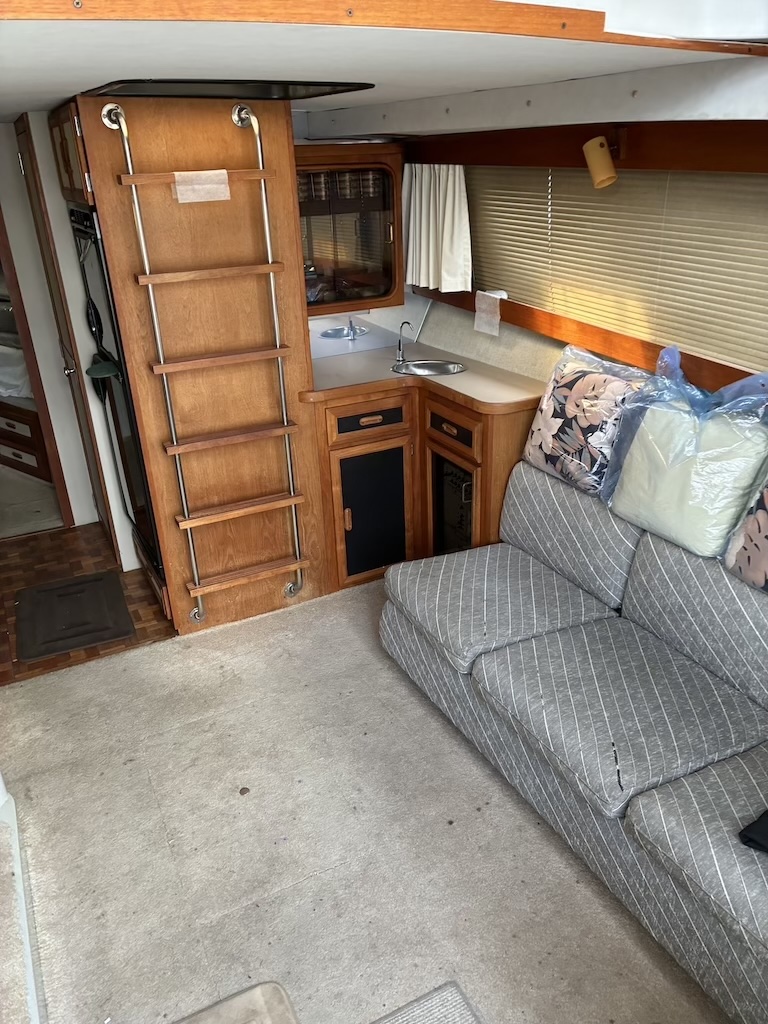 Boat image 10 - 1987 Carver 32 Mariner