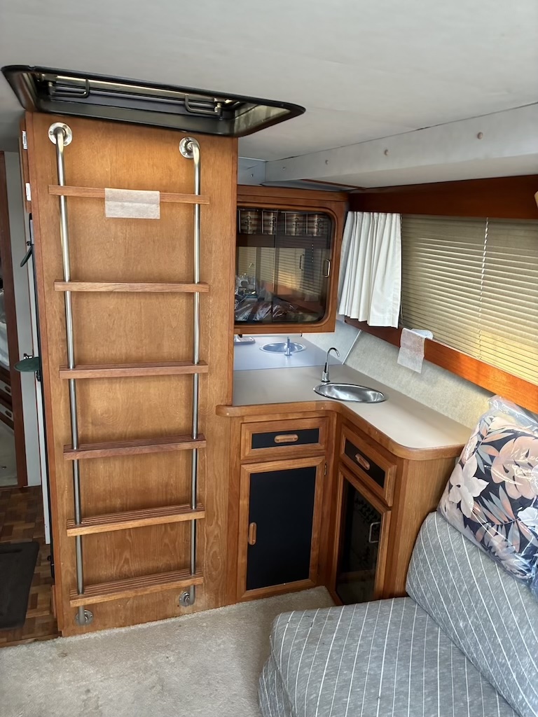 Boat image 12 - 1987 Carver 32 Mariner