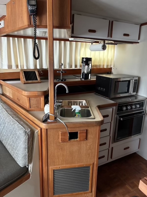 Boat image 13 - 1987 Carver 32 Mariner