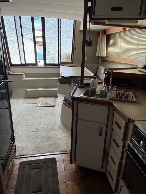 Boat image 16 - 1987 Carver 32 Mariner