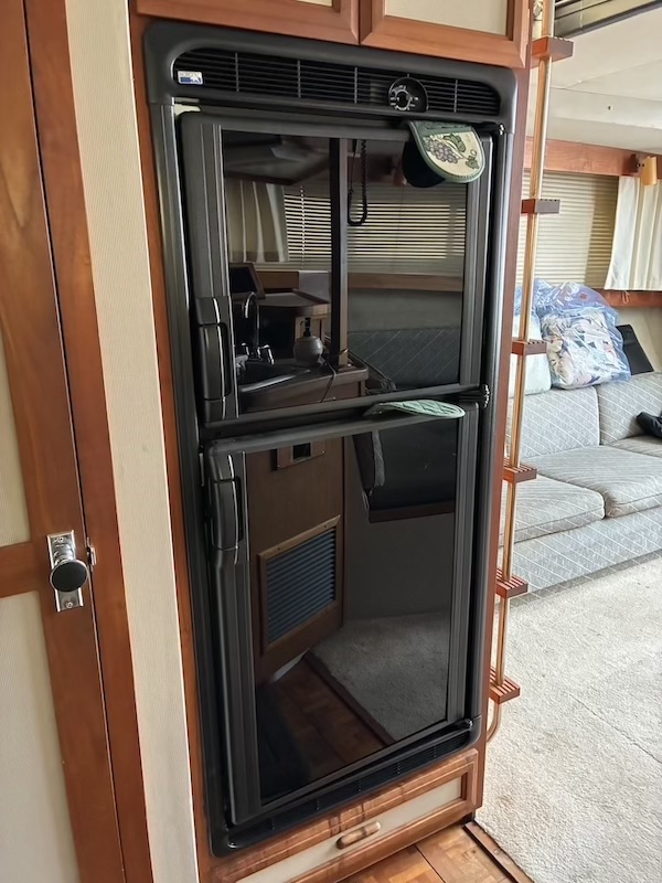 Boat image 18 - 1987 Carver 32 Mariner