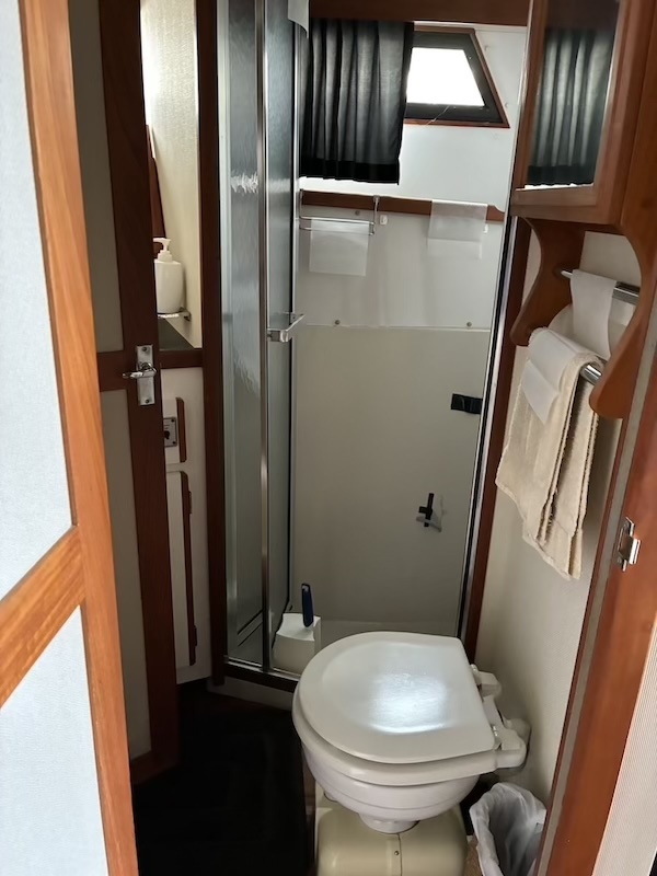 Boat image 19 - 1987 Carver 32 Mariner