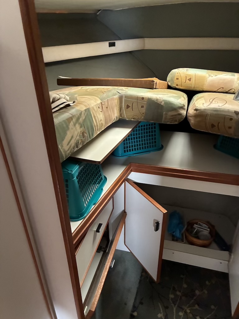 Boat image 5 - 1989 Tiara 3300 Sport Flybridge