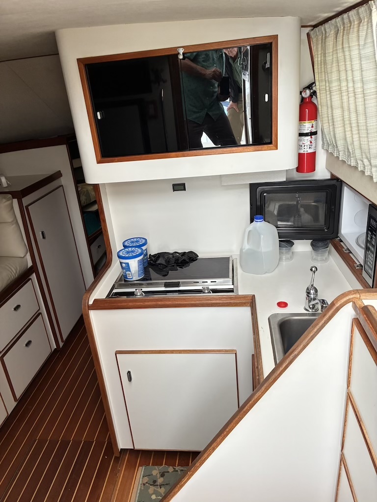 Boat image 3 - 1989 Tiara 3300 Sport Flybridge
