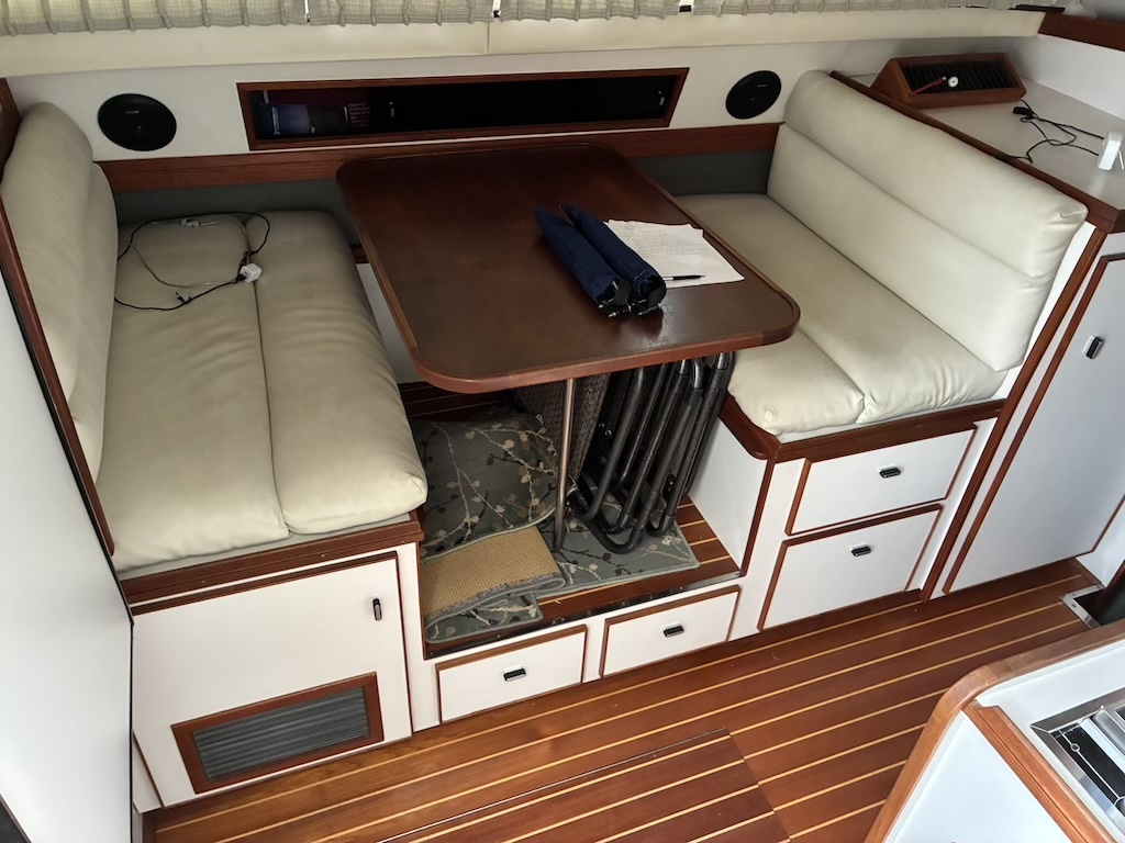 Boat image 8 - 1989 Tiara 3300 Sport Flybridge