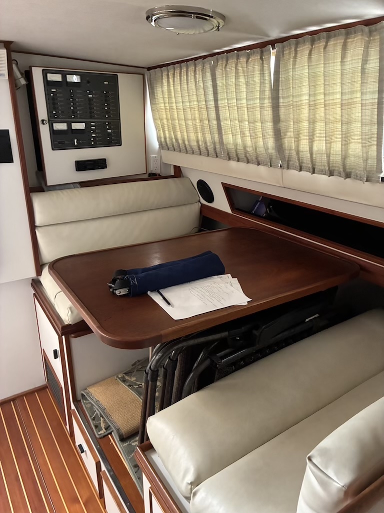 Boat image 10 - 1989 Tiara 3300 Sport Flybridge