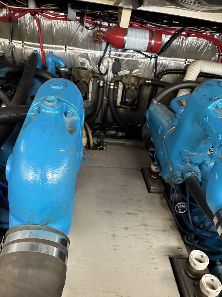 Boat image 11 - 1989 Tiara 3300 Sport Flybridge