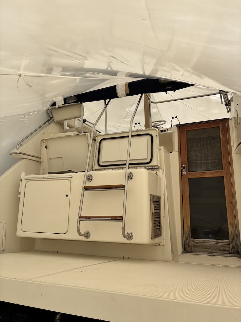 Boat image 13 - 1989 Tiara 3300 Sport Flybridge