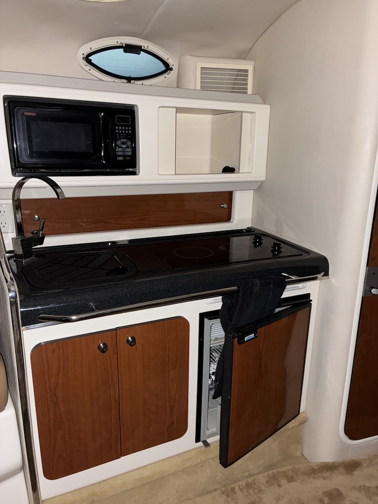 Boat image 14 - 2004 Monterey 302 Cruiser