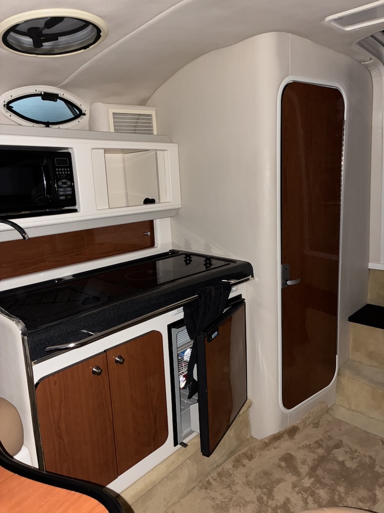 Boat image 15 - 2004 Monterey 302 Cruiser