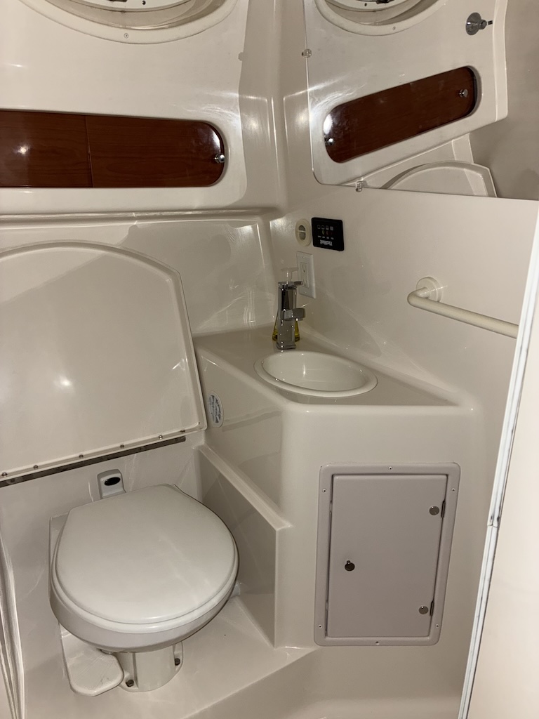 Boat image 16 - 2004 Monterey 302 Cruiser