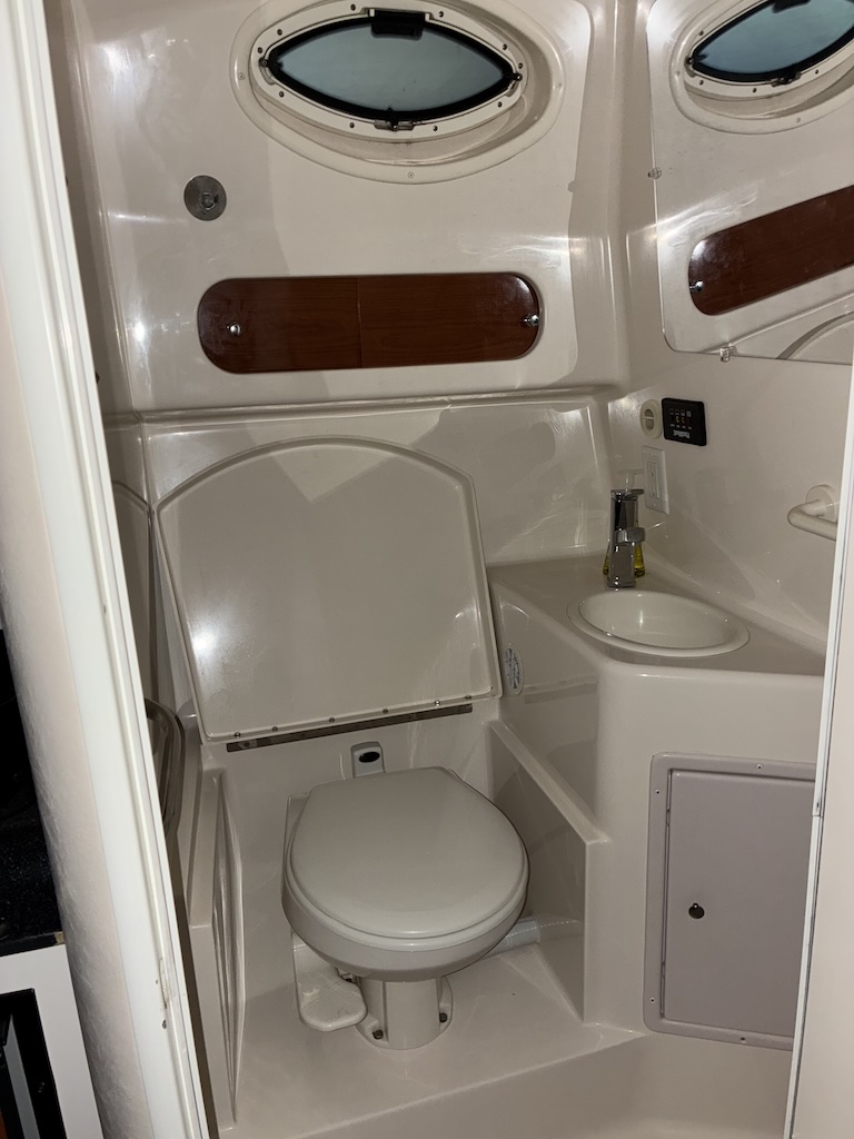 Boat image 17 - 2004 Monterey 302 Cruiser