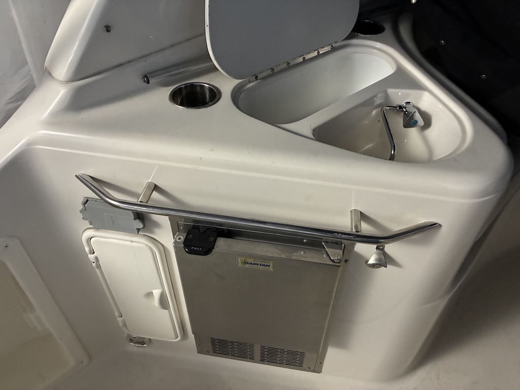 Boat image 8 - 2004 Monterey 302 Cruiser