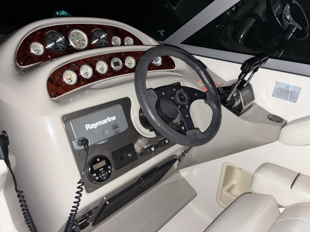 Boat image 9 - 2004 Monterey 302 Cruiser