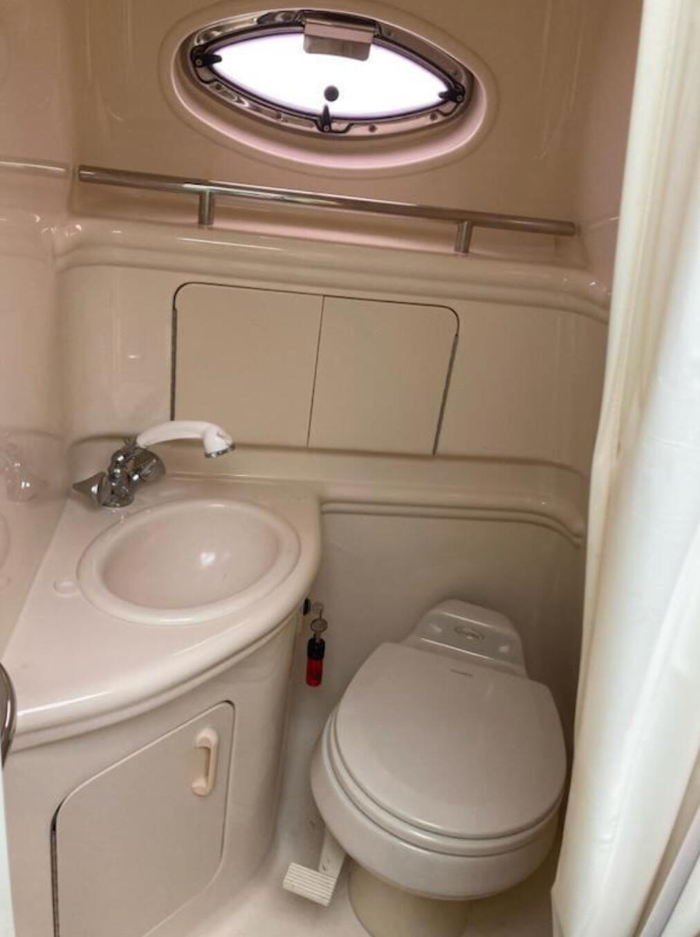Boat image 5 - 2004 Sea Ray Sundancer 280