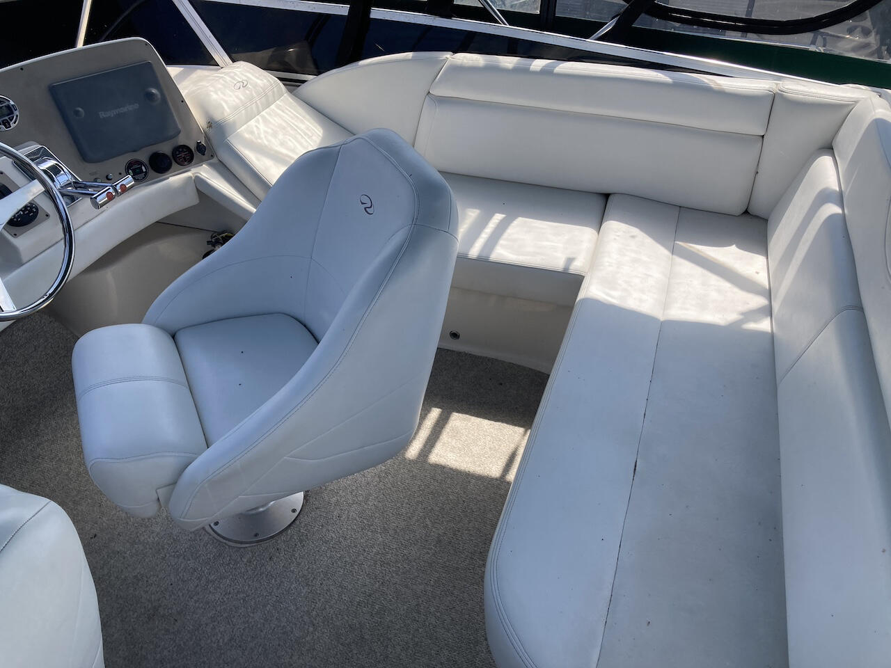Boat image 2 - 2005 Regal 3880