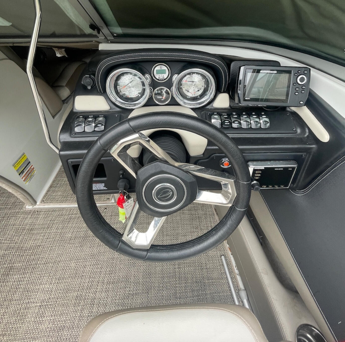 Boat image 5 - 2018 - Crownline - 235 SS Bow Rider