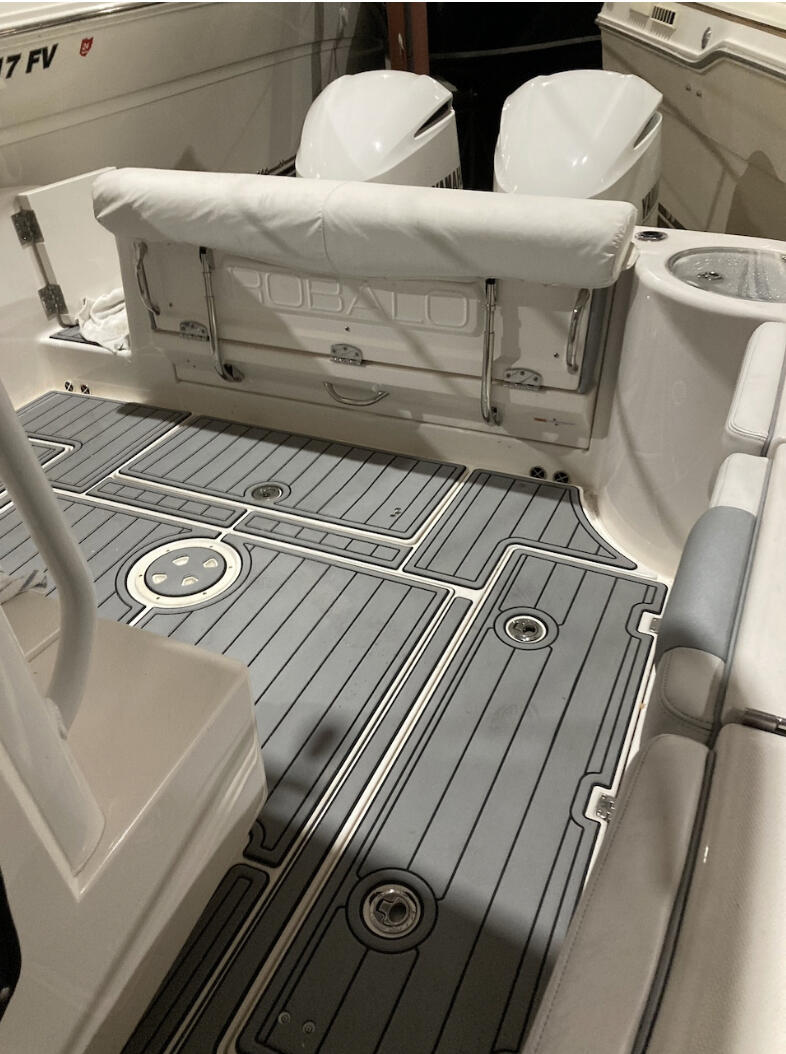Boat image 5 - 2021 Robalo 302 R Center Console