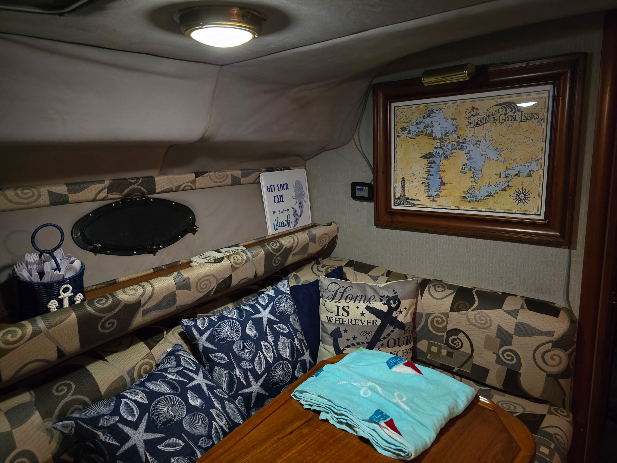Boat image 6 - 1990 Regal Commodore 320