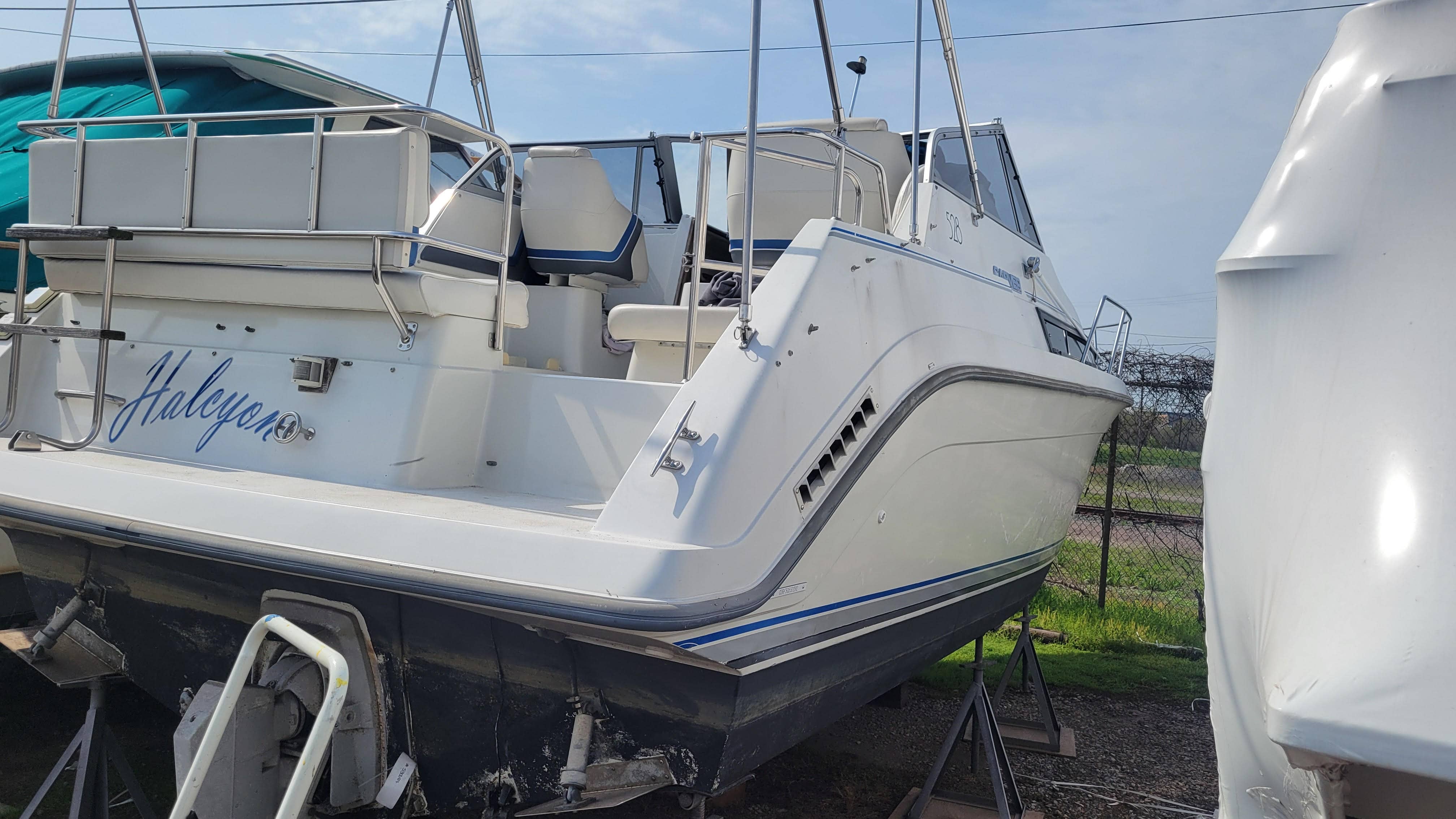 Boat image 1 - 1992 Carver Montego 528