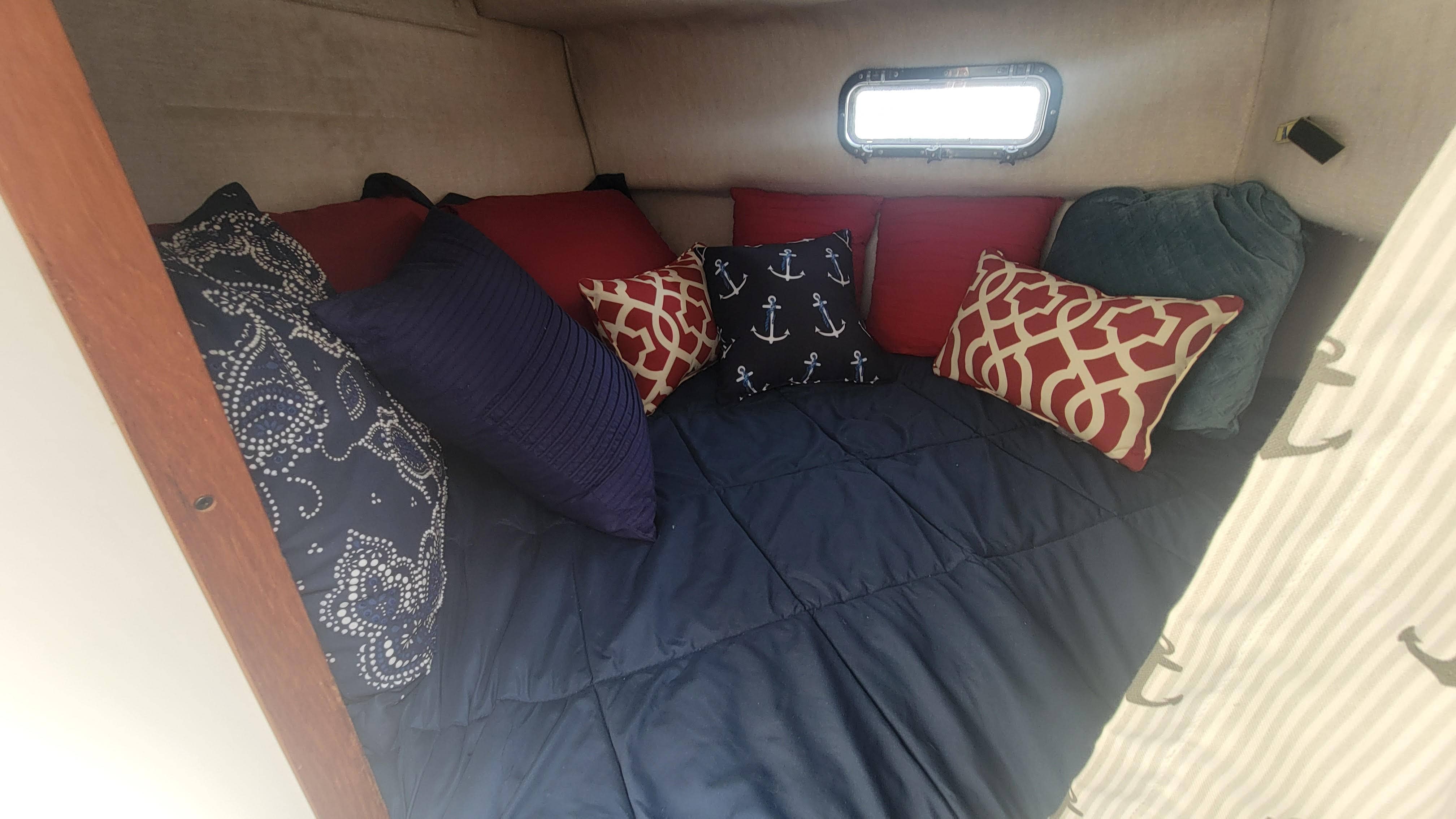 Boat image 9 - 1992 Carver Montego 528