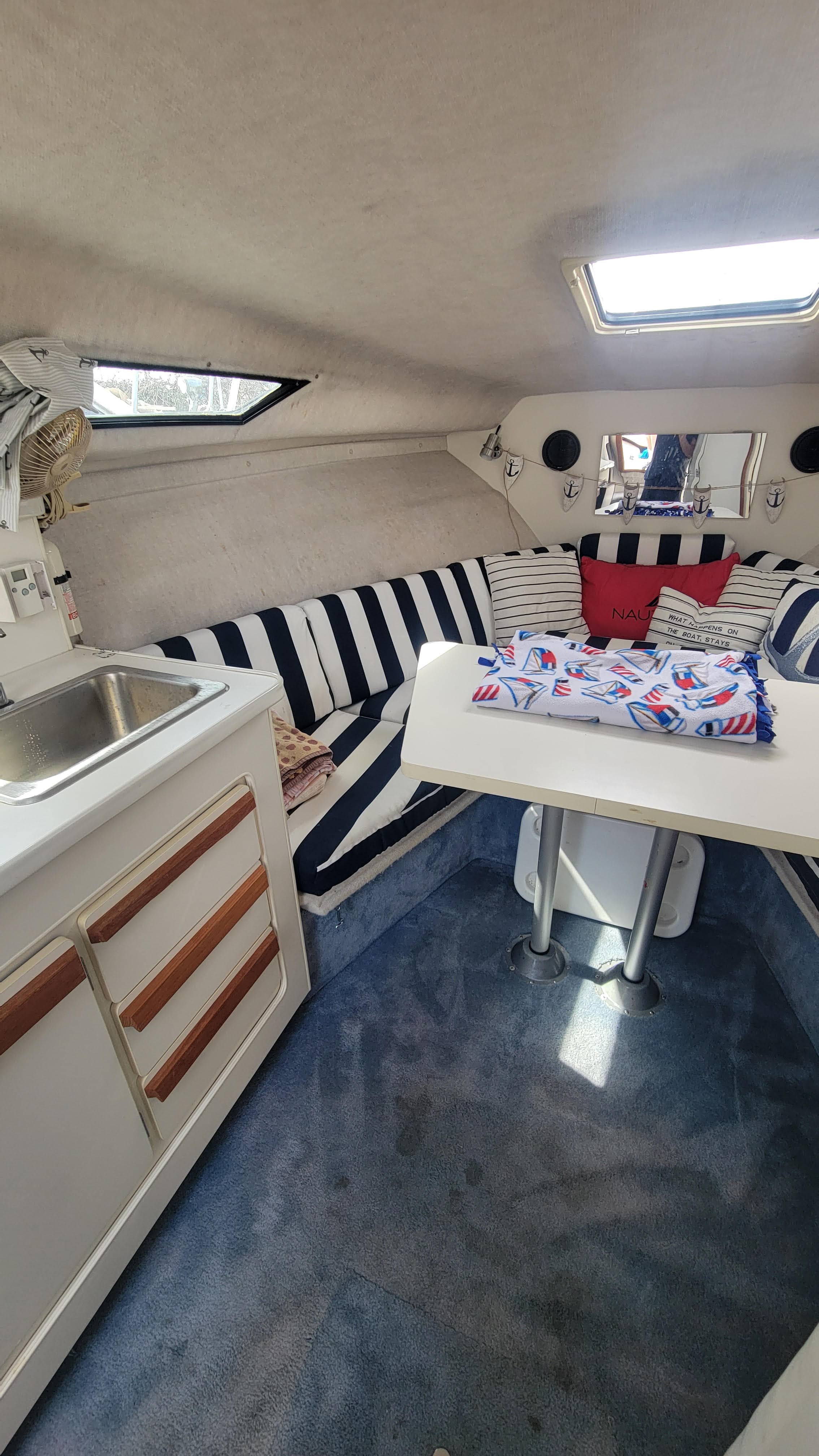 Boat image 6 - 1992 Carver Montego 528