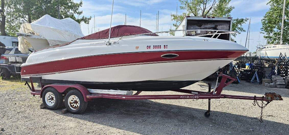 1996 four winns sundowner 225 with trailer