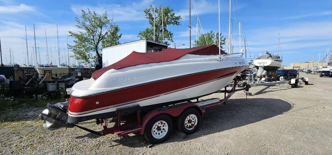 Boat image 2 - 1996 Four Winns Sundowner 225 with Trailer