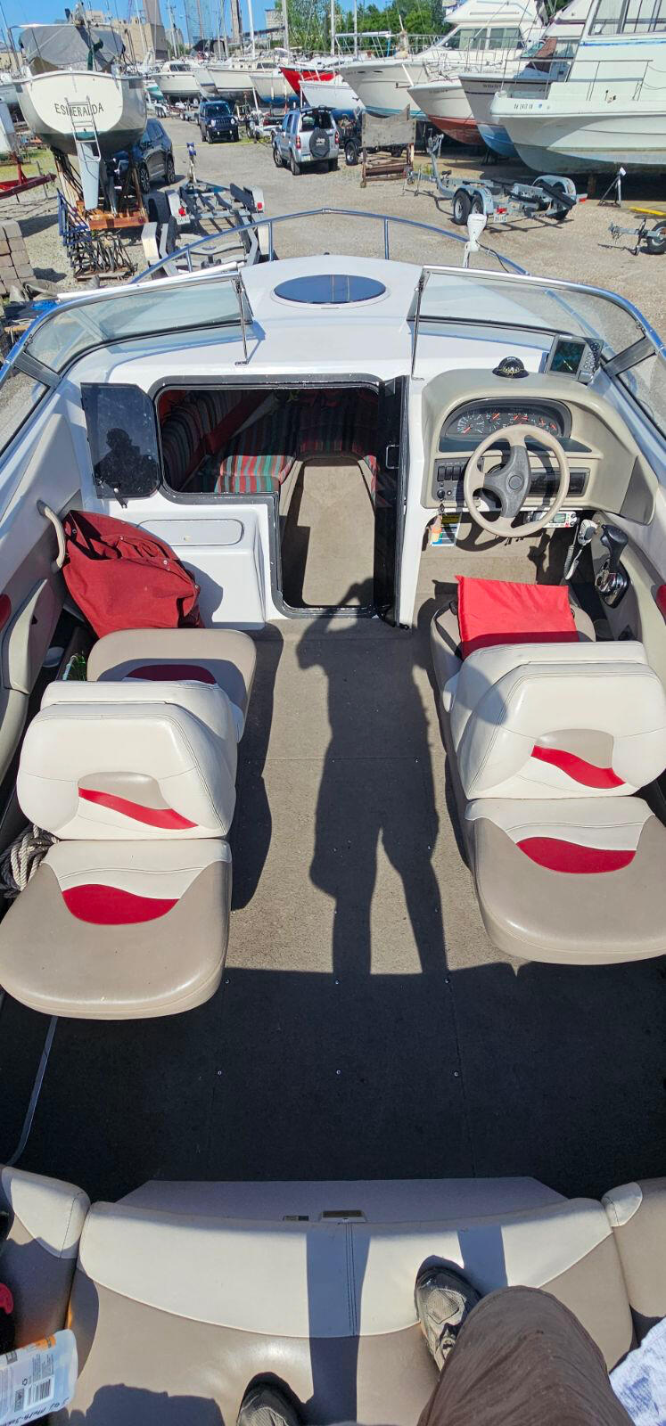 Boat image 5 - 1996 Four Winns Sundowner 225 with Trailer