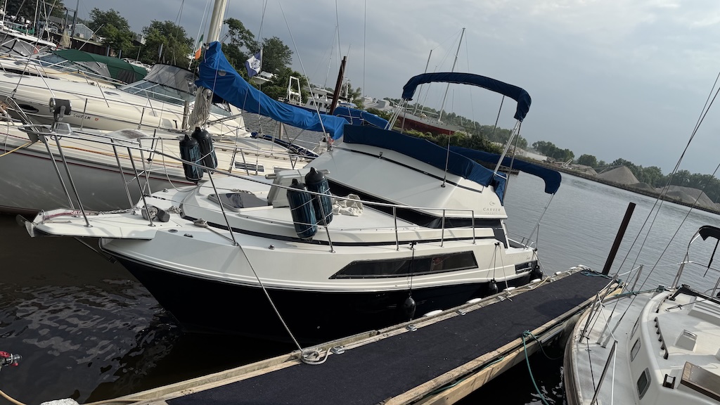 Boat image 2 - 1987 Carver Santego 2767