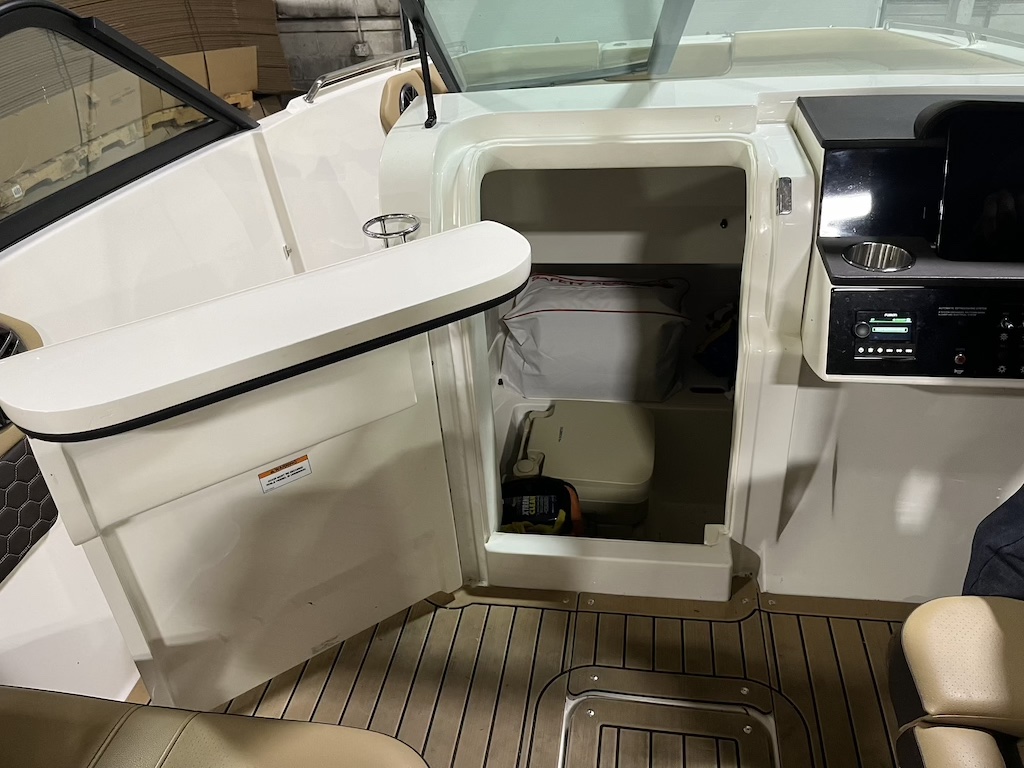 Boat image 8 - 2022 Sea Ray 250 Bow Rider
