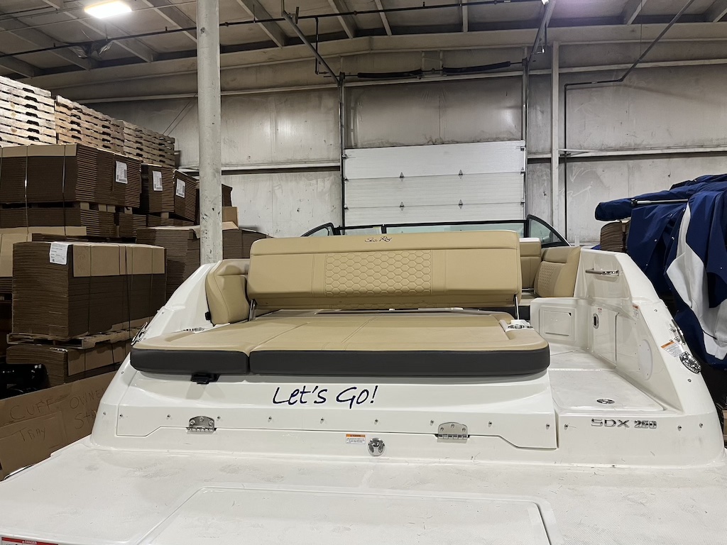 Boat image 7 - 2022 Sea Ray 250 Bow Rider