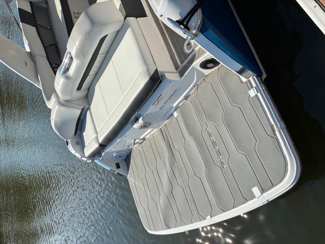 Boat image 7 - 2019 Regal 260 Bow Rider FasDeck