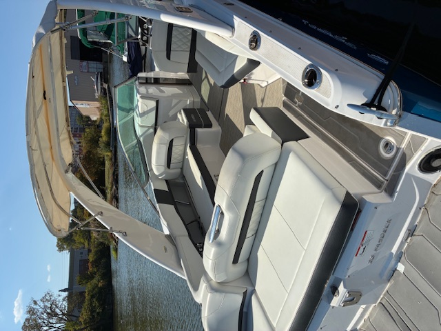 Boat image 8 - 2019 Regal 260 Bow Rider FasDeck
