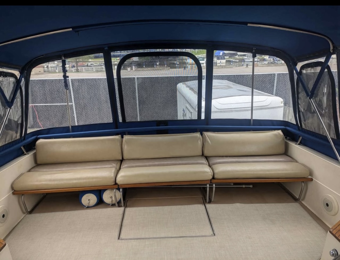 Boat image 5 - 1983 Chris Craft Commander 332