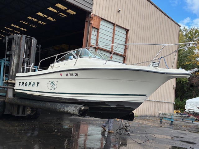 Boat image 1 - 2001 Trophy 2052 Walkaround