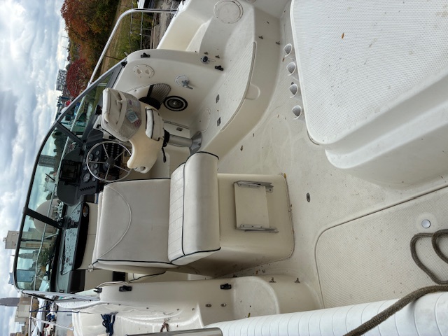 Boat image 5 - 2001 Trophy 2052 Walkaround