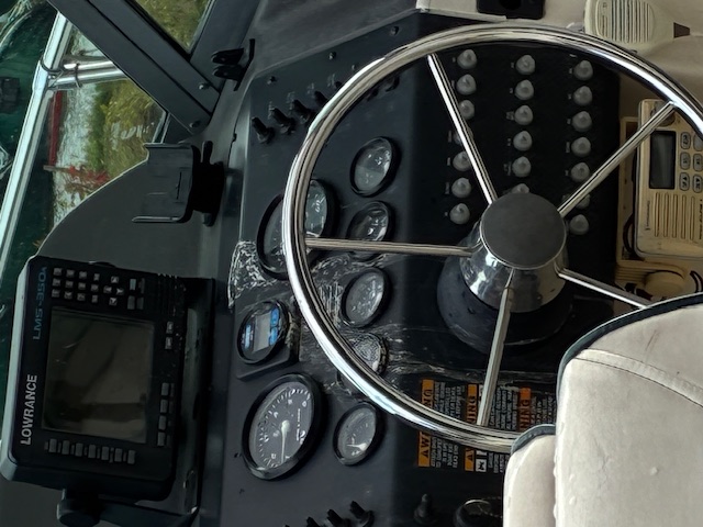 Boat image 8 - 2001 Trophy 2052 Walkaround