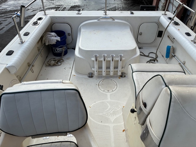 Boat image 9 - 2001 Trophy 2052 Walkaround