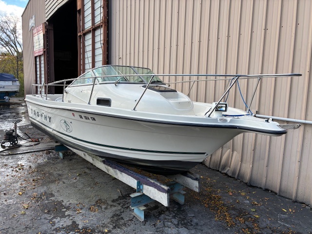 Boat image 11 - 2001 Trophy 2052 Walkaround