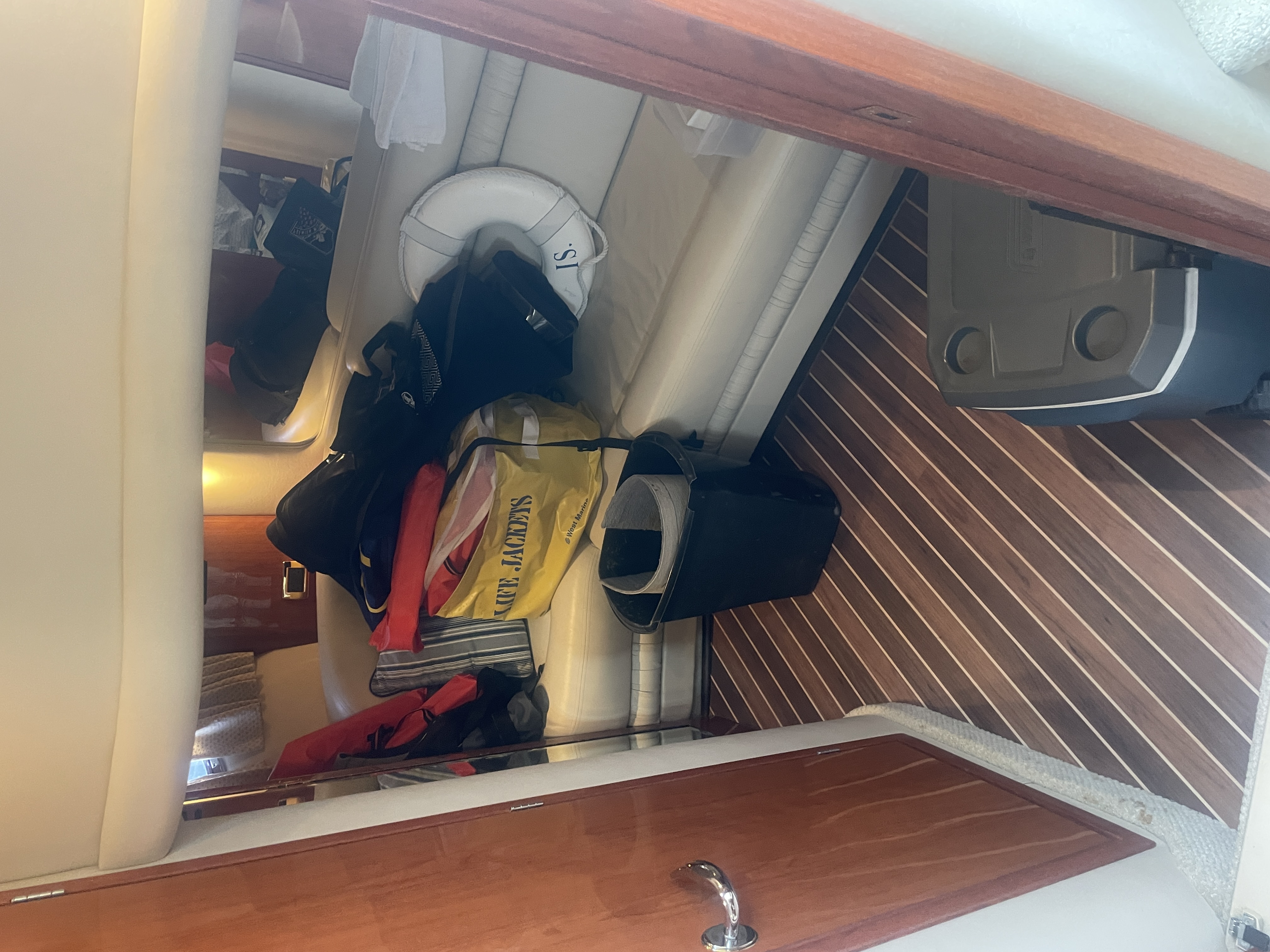 Boat image 7 - 2001 Sea Ray Sundancer 460