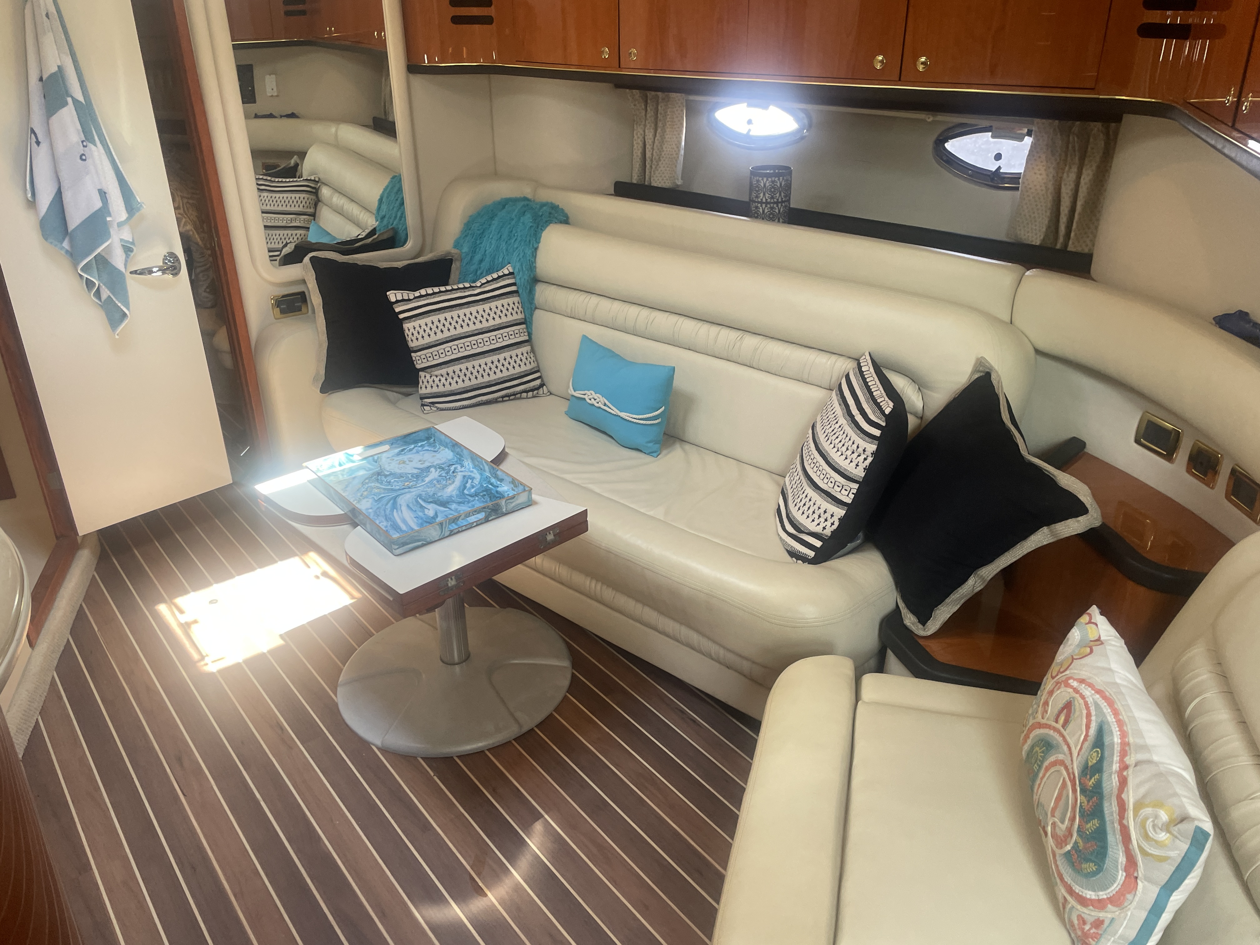 Boat image 8 - 2001 Sea Ray Sundancer 460