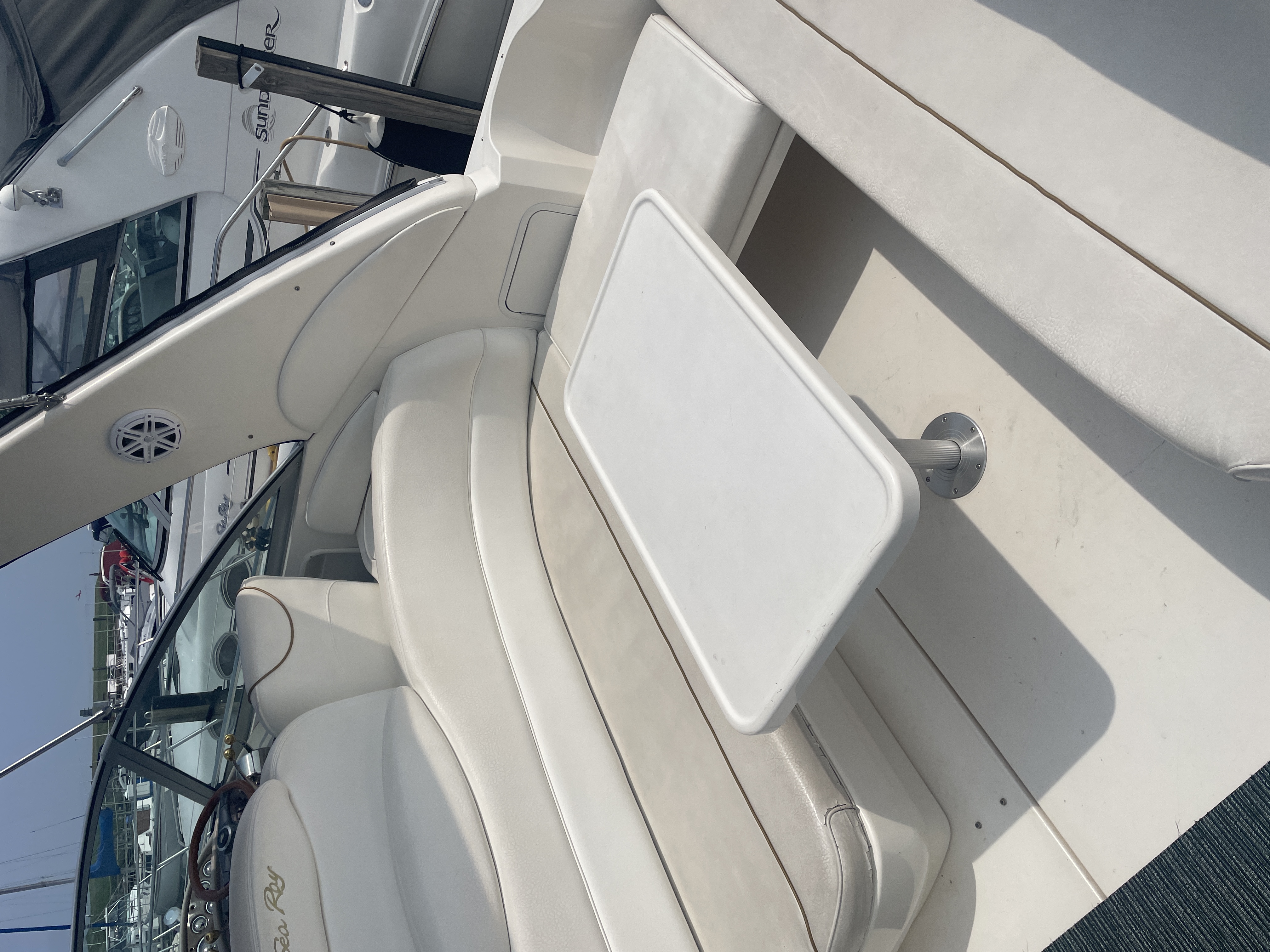 Boat image 2 - 1999 Sea Ray Sundancer 340