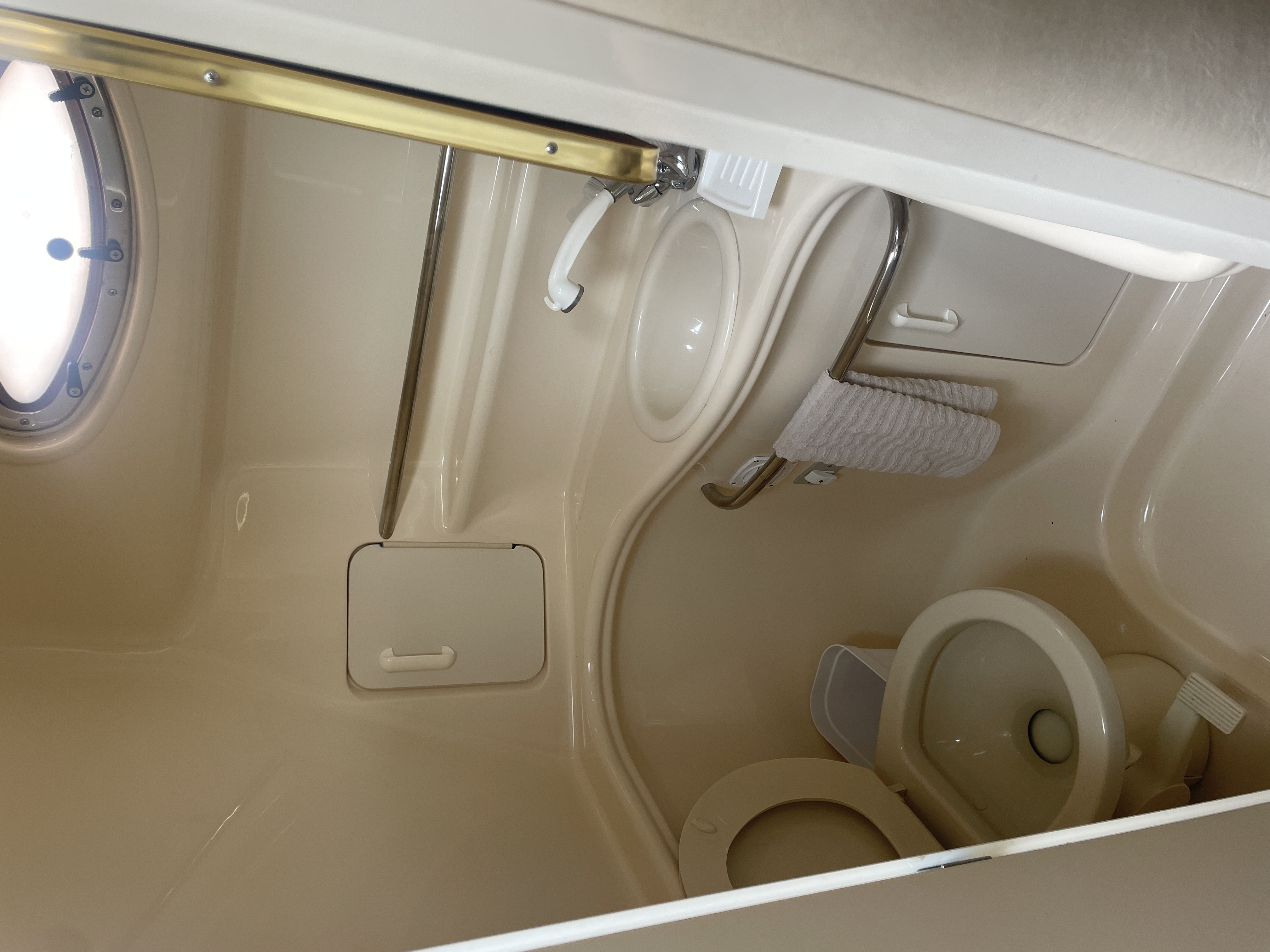 Boat image 9 - 1999 Sea Ray Sundancer 340
