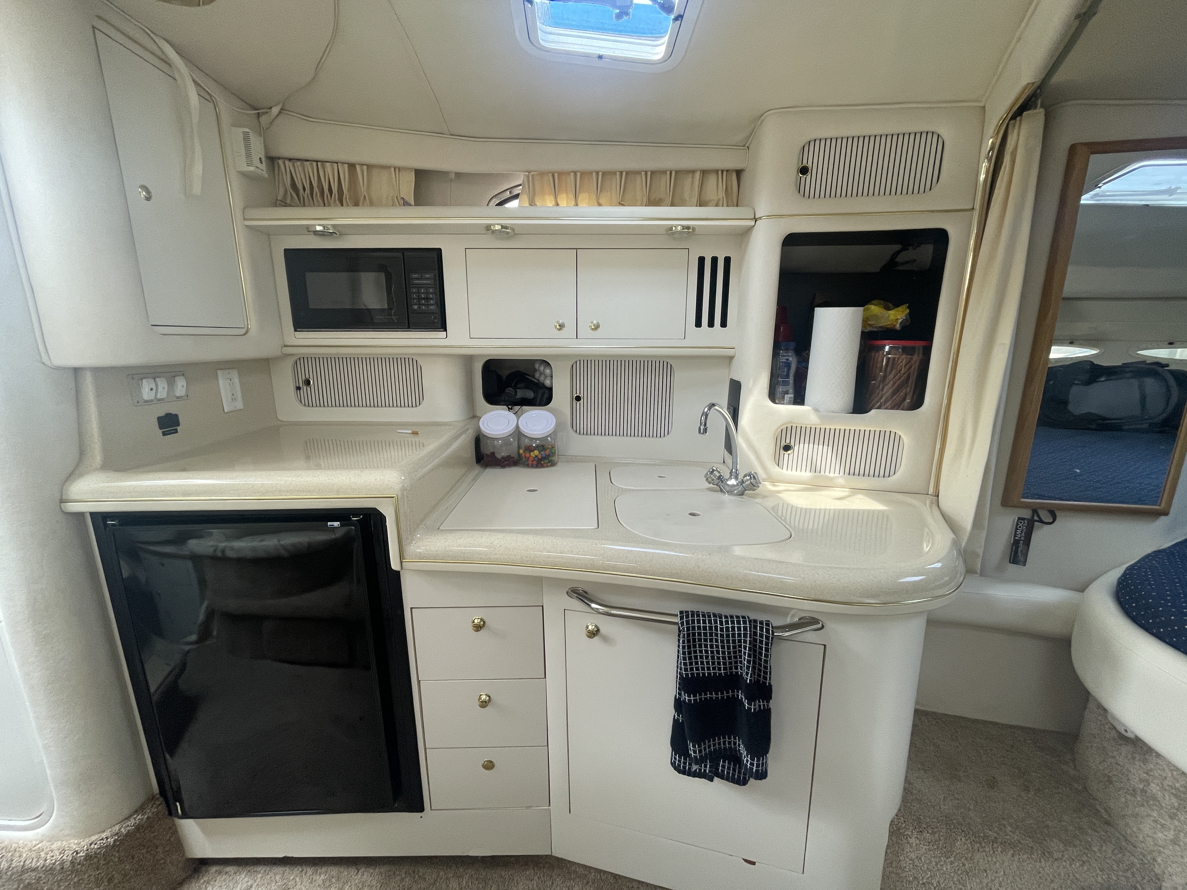 Boat image 14 - 1999 Sea Ray Sundancer 340